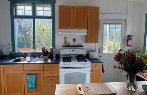 Kitsilano House | Charming 1-bedroom suite in character home. WiFi and AC in Kitsilano. +parking