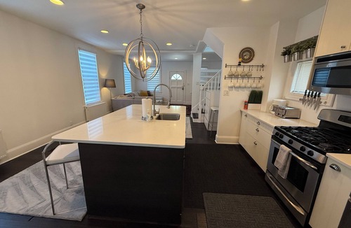 Fairlawn House | Charming 2-Bed 1,5 Bath House, free street Parkin