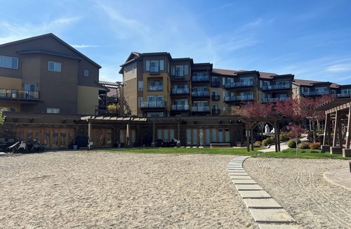 Westbank Condo | Charming 2-bedroom condo on the lake in West Kelowna with access to a boat lift.