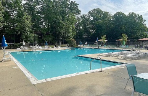 North Chesterfield Condo | Charming 2-Bedroom Vintage Modern Condo in Midlothian with AC, Wi-Fi, Pool
