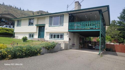 Kamloops Apartment | Charming - 2 bedrooms suite, 1 full bath & family room