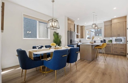 Calgary House | Charming 3-bedroom house in beautiful Calgary with AC