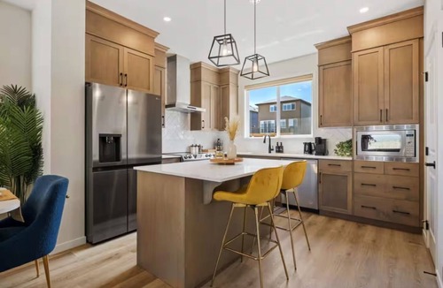 Calgary House | Charming 3-bedroom house in beautiful Calgary with AC