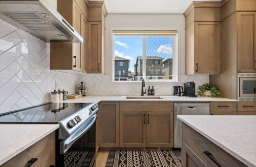 Calgary House | Charming 3-bedroom house in beautiful Calgary with AC