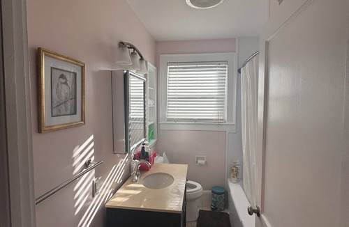 Skippers Corner House | Charming 3-bedroom house with AC, WiFi in quaint Castle Hayne