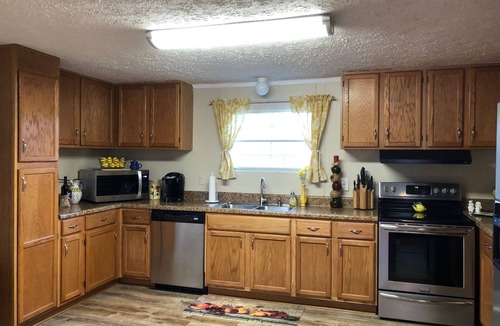 Lake Norman of Catawba House | Charming 3BR 2BA Lakefront Lake Norman Home with Beach & Dock (sleeps 10)