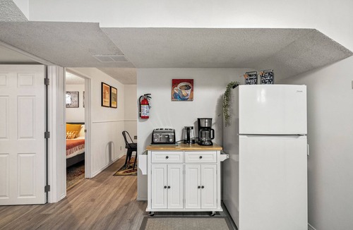 Forest Lawn Apartment | Charming 3BR Basement Suite, Full Kitchen, Sleep 8, Family Friendly