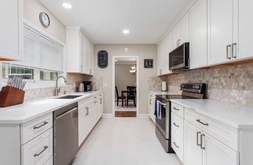 High Point House | Charming 4-Bedroom Retreat House