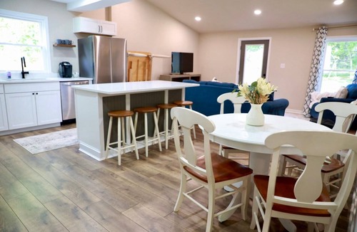 Midlothian House | Charming 4-bedroom house with WiFi, AC in pleasant Chesterfield