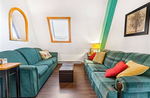 Silver Star Mountain Hotel | Charming A-Frame Suite w/Hot Tub, Fireplace & Sleeps 8 – Ideal for Families & Small Groups