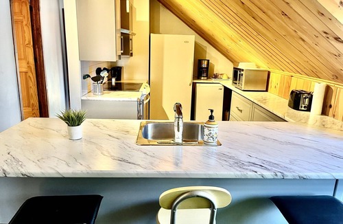 Sherbrooke Apartment | Charming apartment in heritage home