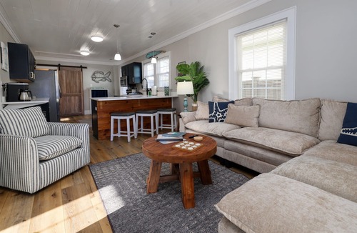 North Carolina Coast Cottage | Charming Beach Cottage-1 block to beach/boardwalk