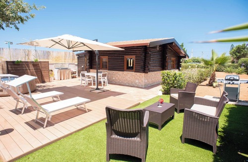 Isola delle Femmine Ski Chalet | Charming Chalet a few steps from the sea, with hot tub and garden