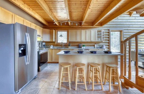 St-Adolphe-d'Howard House | Charming & Action Packed Chalet