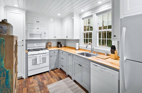 Batesville Cottage | Charming Cottage Near Vineyards