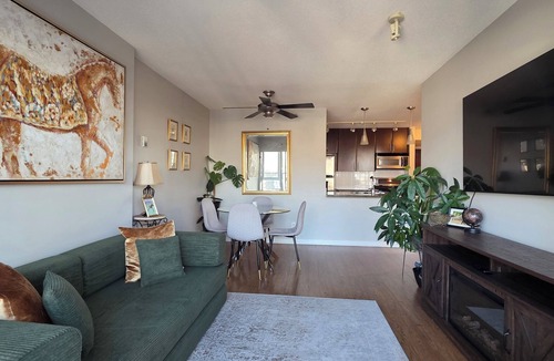 Central Condo | Charming Dwelling Downtown Vancouver
