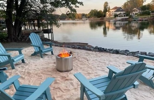 Mount Mourne House | Charming “Langtree Cottage” expansive shorefront patio, beach on quiet wide cove