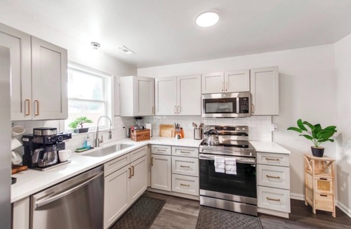 Monroe House | Charming Modern Home with Koi Pond & Spacious Backyard – Sleeps 6