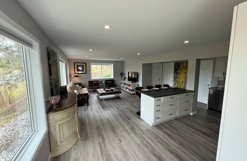 Vernon Apartment | Charming Okanagan lake view, 1 bedroom pet friendly suite in beautiful Vernon