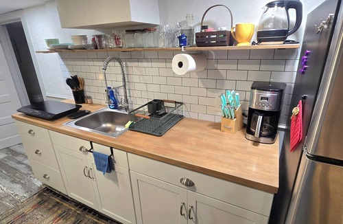 Roanoke Apartment | Charming private studio near downtown, hospitals, hiking, rivers. Pet friendly.