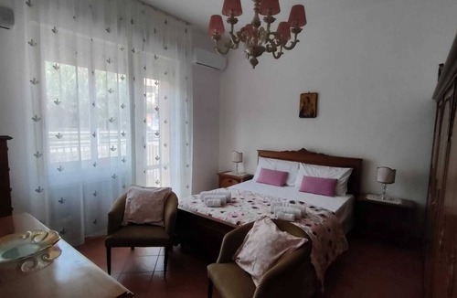 Gela Apartment | Charming sea front apartment,with 2 bedrooms, AC ,kitchen, washing machine, wifi