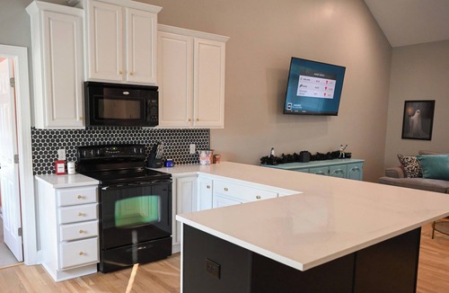 Glen Allen House | Charming three bedroom, two bathroom tranquil retreat just 2 miles from Wyndham.