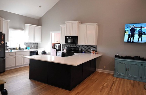 Glen Allen House | Charming three bedroom, two bathroom tranquil retreat just 2 miles from Wyndham.