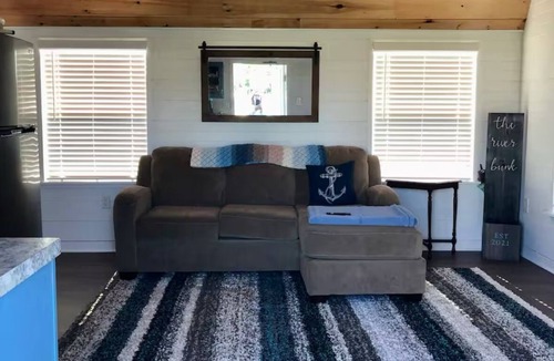 Loretto Cottage | Charming waterfront 1-bedroom cottage in lovely Colonial Beach with WiFi, AC