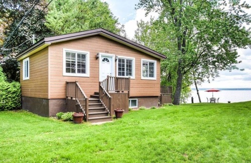 Saint-Placide Cottage | Charming Waterfront Laurentian Cottage