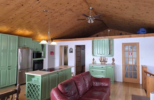 Plaisance Cottage | Charming Waterfront Cottage – Fully Equipped Kitchen & Fast Wi-Fi