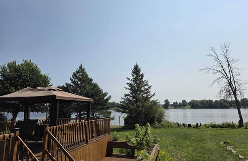 Plaisance Cottage | Charming Waterfront Cottage – Fully Equipped Kitchen & Fast Wi-Fi