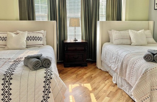 Wake Forest House | Chateau d’Amour- Huge home Sleeps 16 on 2 acres,