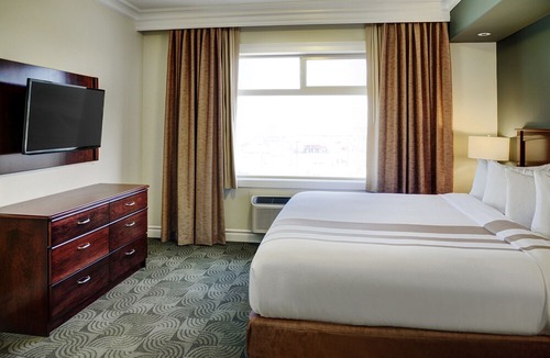 Northwest Edmonton Hotel | Chateau Nova Yellowhead