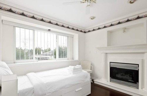 Renfrew-Collingwood House | Cheerful 5-bdrms home in Vancouver