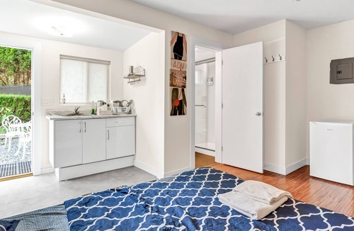 Langley House | Cheerful 5-bedroom cottage with River access