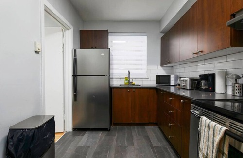 Cote-Des-Neiges—Notre-Dame-De-Grace Apartment | Chic 1BR Haven – Stylish & Cozy in MTL