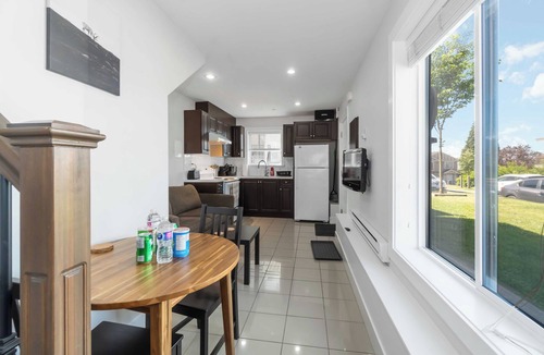 Sunset House | Chic 1BR Laneway House in South Vancouver