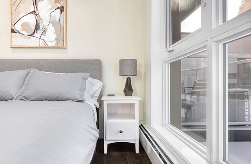 Beltline Apartment | Chic apartment/Private Office 60 inch Smart TV