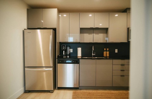 North End Bed & Breakfast | Chic Cozy Retreat - 2BR - Stunning North End Views