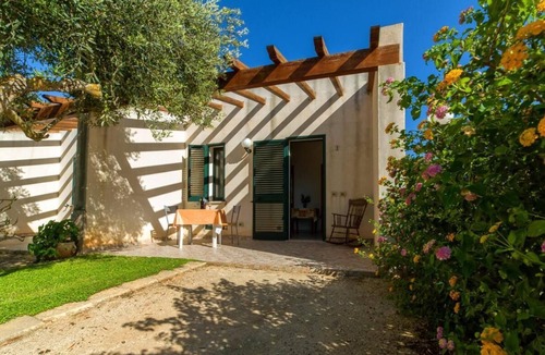 Marsala Apartment | Chic Lilybee 1bedroom apartment-GardenView sleep 3