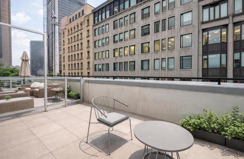 International District Apartment | Chic Old Montreal Retreat - Iconic Location