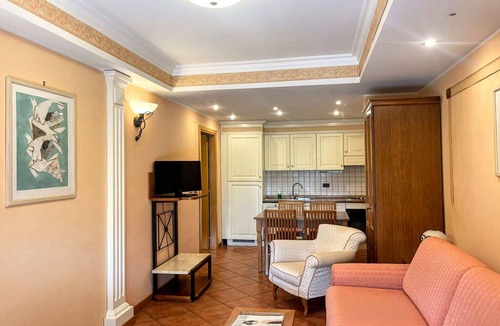 Settecamini Apartment | Chic Roman Residence Tivoli Baths