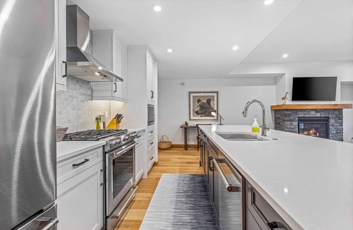 Canmore Apartment | Chic Urban Sanctuary in the Heart of Canmore