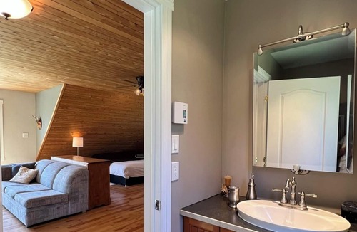 Chartierville Ski Chalet | Ciel Étoilé, lac Prive Pour Baignade, 103 Acres, Motoneige, Ski, Vélo, Randonnée