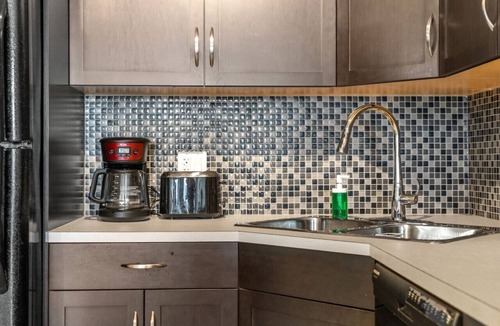 Victoria Park Condo | City Centre Retreat: 1BR Condo with Desk