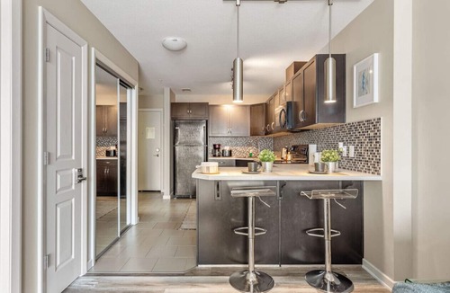 Victoria Park Condo | City Centre Retreat: 1BR Condo with Desk