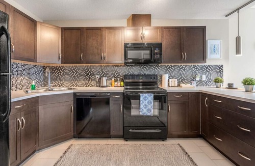 Victoria Park Condo | City Centre Retreat: 1BR Condo with Desk