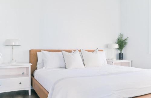 Victoria Park Apartment | City View 2 King Suites Floor-to-Ceiling Views
