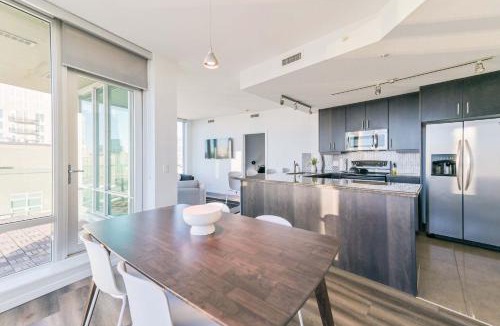 Victoria Park Apartment | City View 2 King Suites Floor-to-Ceiling Views