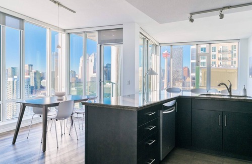 Victoria Park Apartment | City View | Stylish Condo | 2 King Beds + Ensuites